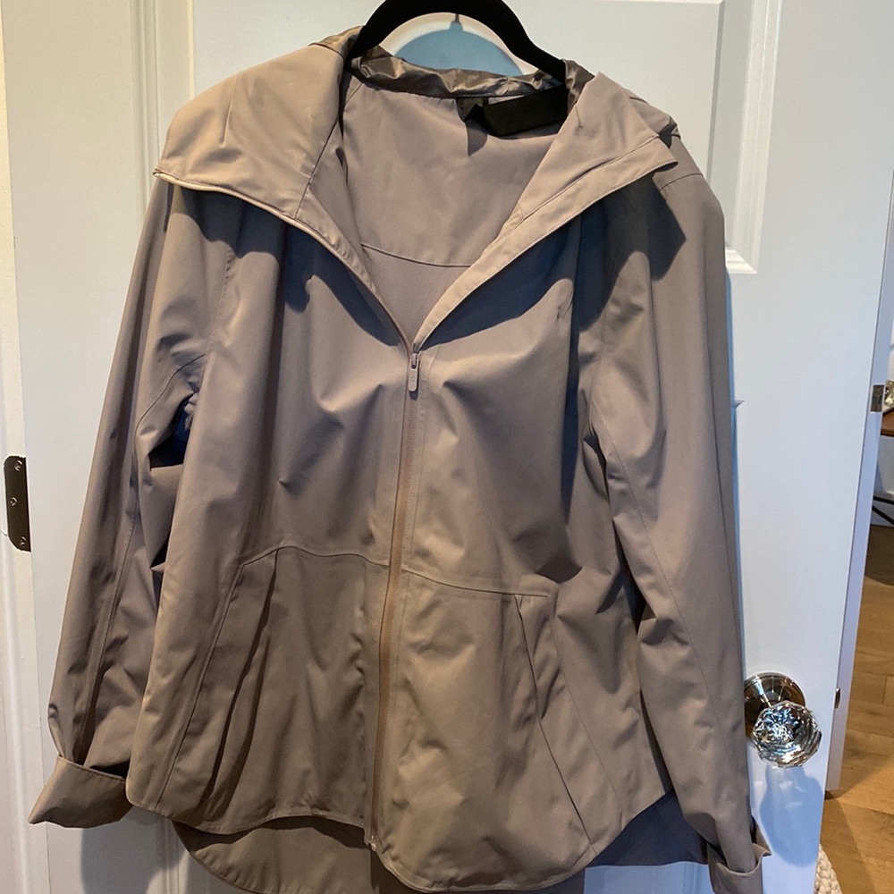 Lululemon raincoat